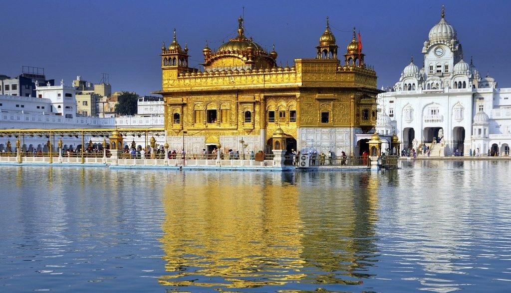 golden-temple-beside-lake-view